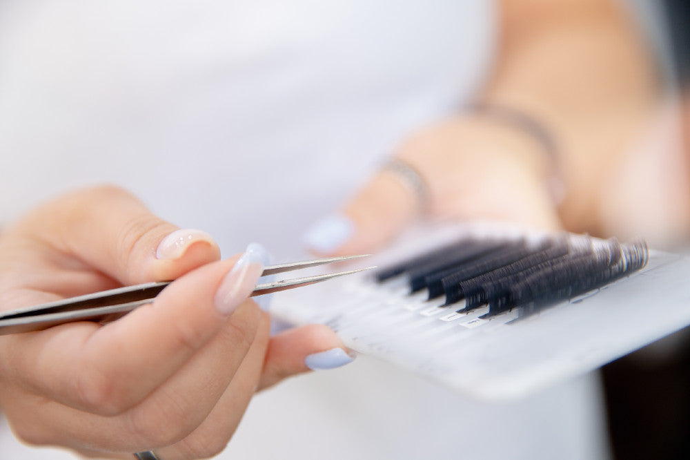 What's the Difference Between 3D and 4D Lashes?