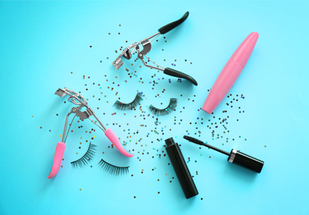 The Complete Guide on How to Curl Your Lashes Without an Eyelash Curler