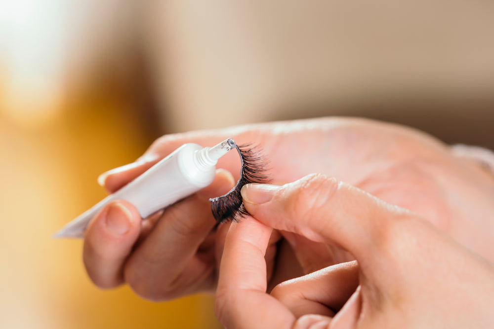 How Long Does DUO Lash Glue Last and How to Remove it?