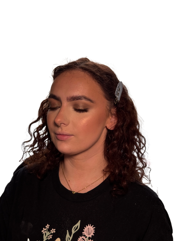 Professional MUA Saffron with completed eyes and base