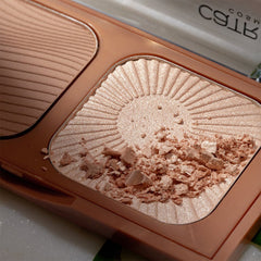 Catrice Cosmetics Holiday Skin Bronze & Glow Palette (5.5g) - Lifestyle Shot 3