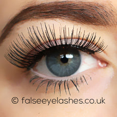 Ardell Self-Adhesive Lashes 105S (Model Shot 1)