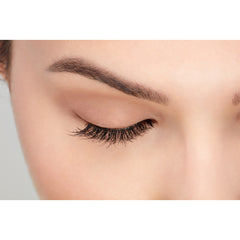 Ardell Wispies Lashes 113 (with DUO Glue) - Model Shot B3