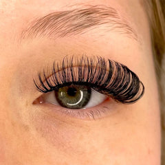 Unicorn Cosmetics 3D Faux Mink Lashes - Fluffy Volume (Model Shot 2)