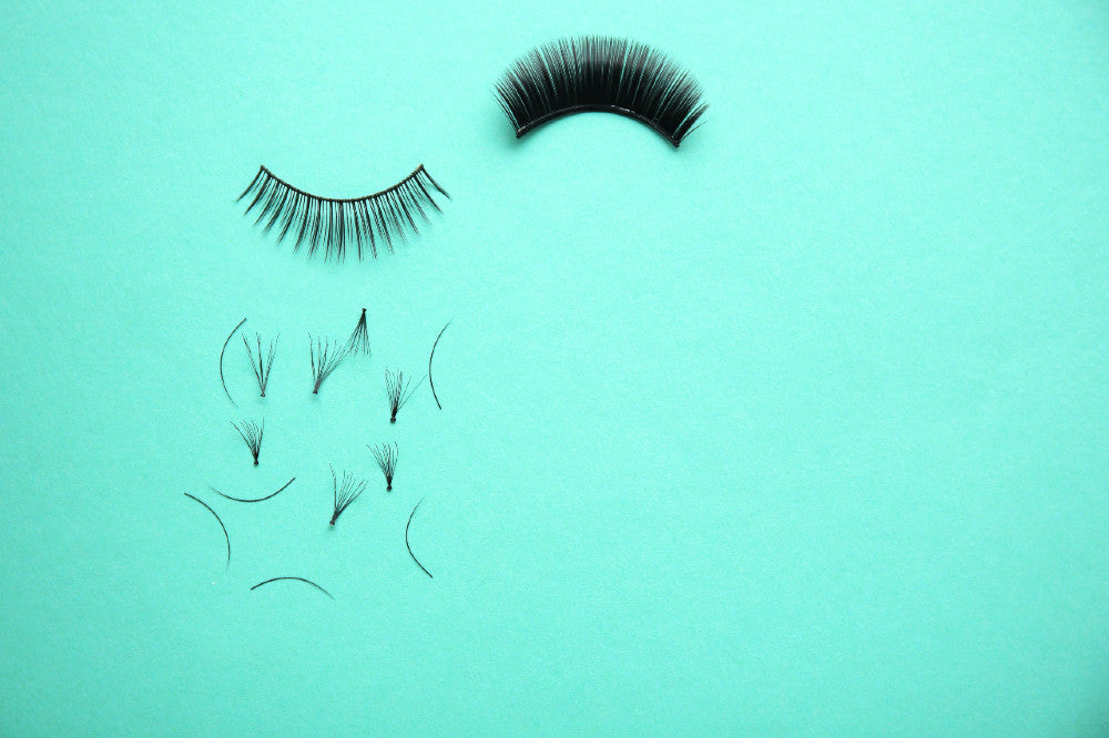 Classic Lashes vs Hybrid Lashes: What’s the Difference?