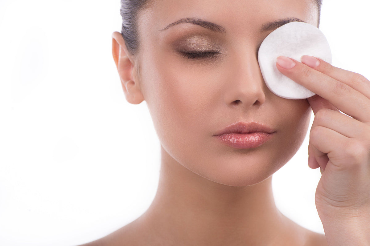 The Ultimate Guide on How to Clean Eyelash Extensions