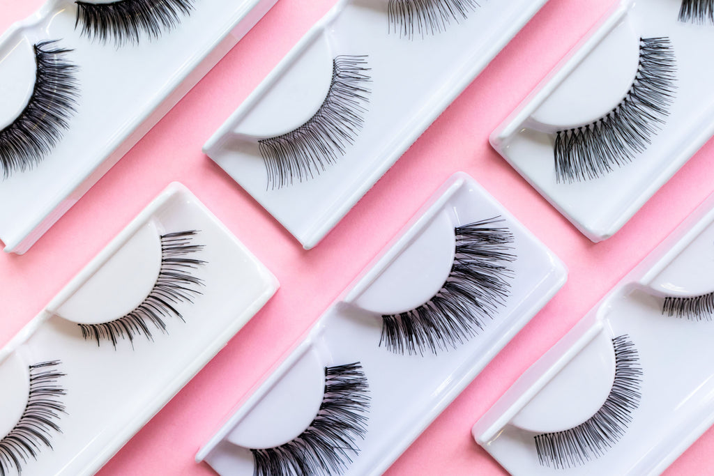6 Best False Eyelash Sets According To Pro Makeup Artists