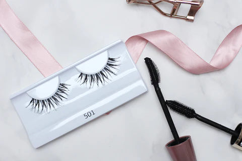 False Eyelashes vs. Mascara: Pros and Cons