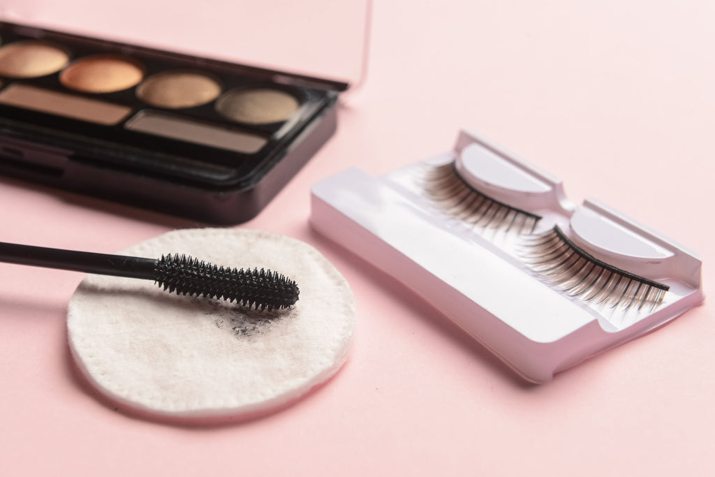 How to Clean Your False Eyelashes