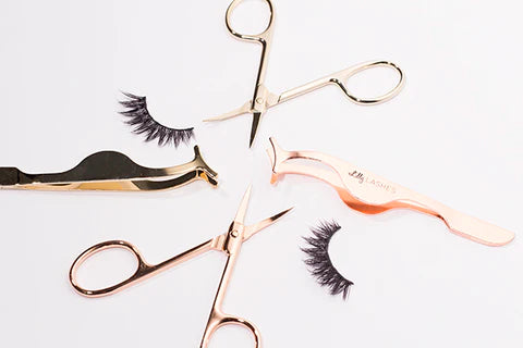 How to Remove Strip Lashes