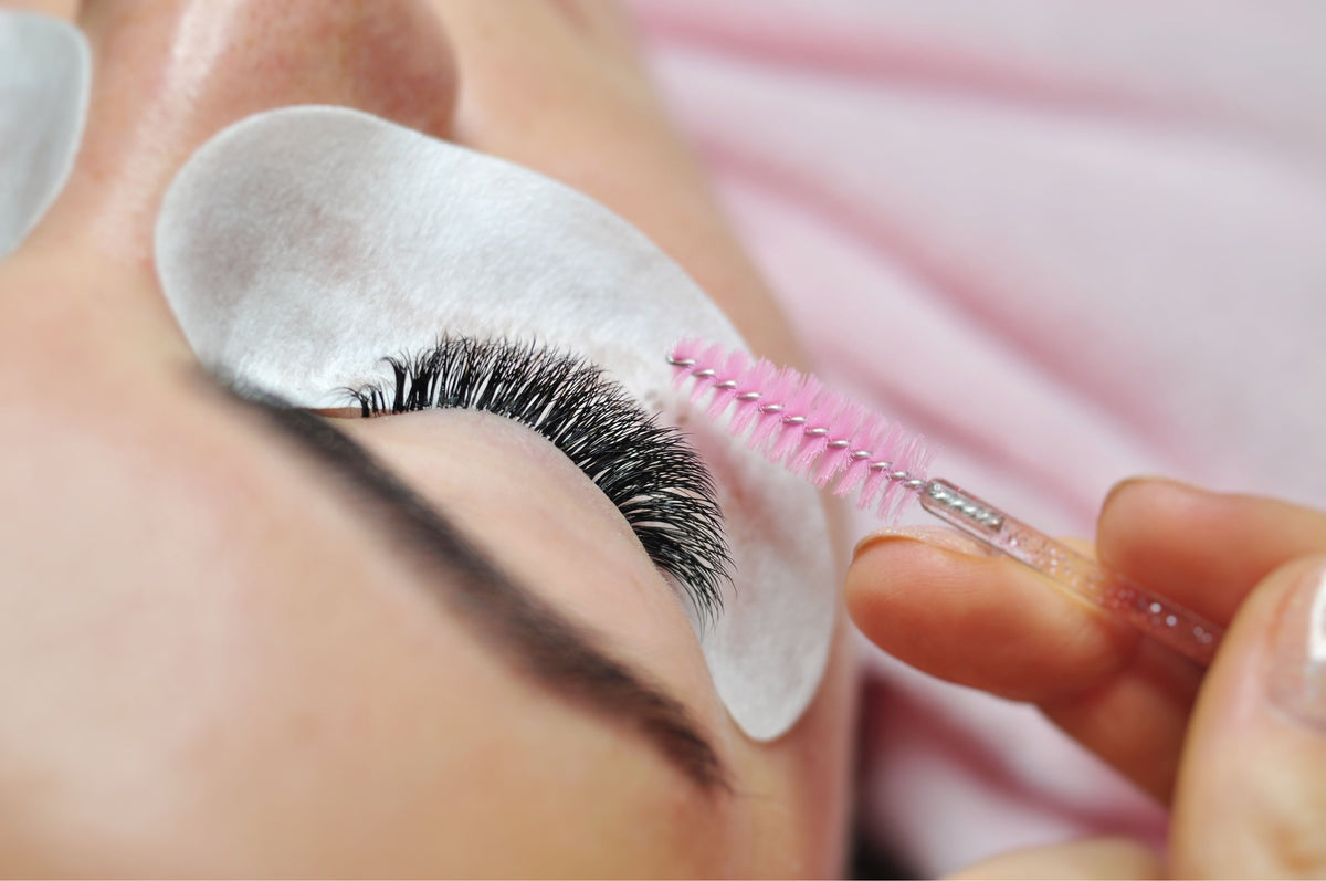 How Long Do Hybrid Lashes Last?