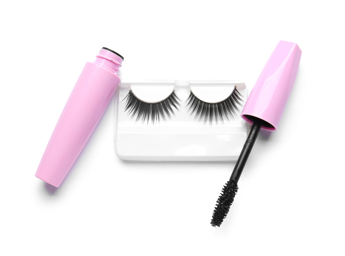 Mascara: Do You Put It On Before Or After False Eyelashes?