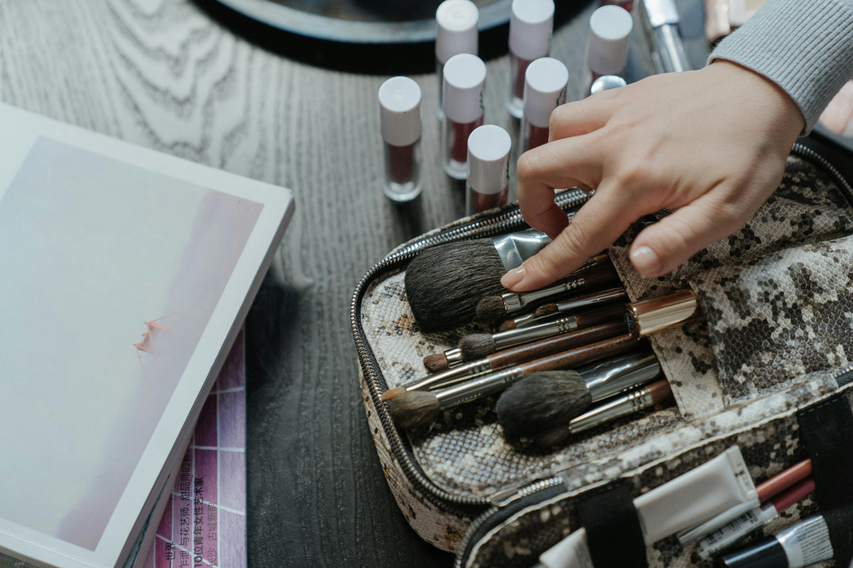 A Pro MUA Shares the 5 Autumn Eye Makeup Trends Defining 2025