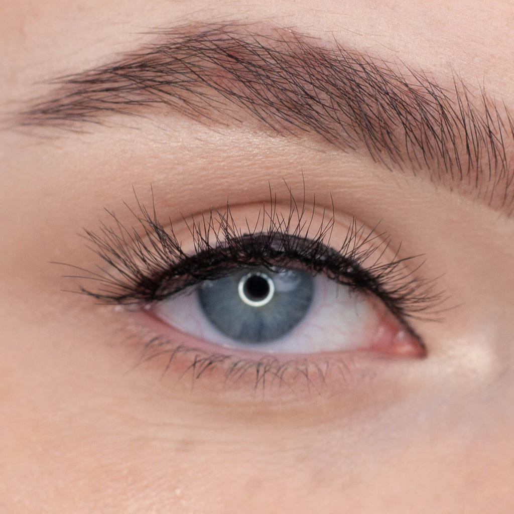 Ardell Naked Lashes 422 Multipack (4 Pairs) (Model Shot)