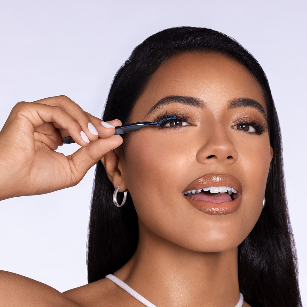 Ardell Seamless Underlash Extensions Starter Kit - Wispies (Model Shot 2)