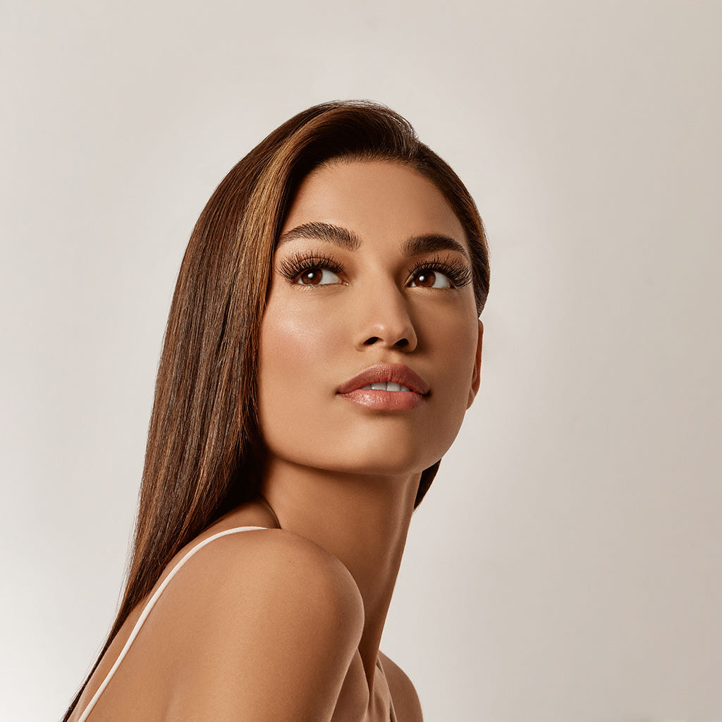 Ardell Seamless Underlash Extensions Starter Kit - Wispies (Model Shot 3)