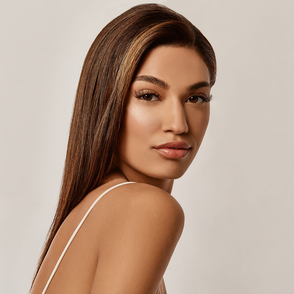 Ardell Seamless Underlash Extensions Starter Kit - Wispies (Model Shot 4)