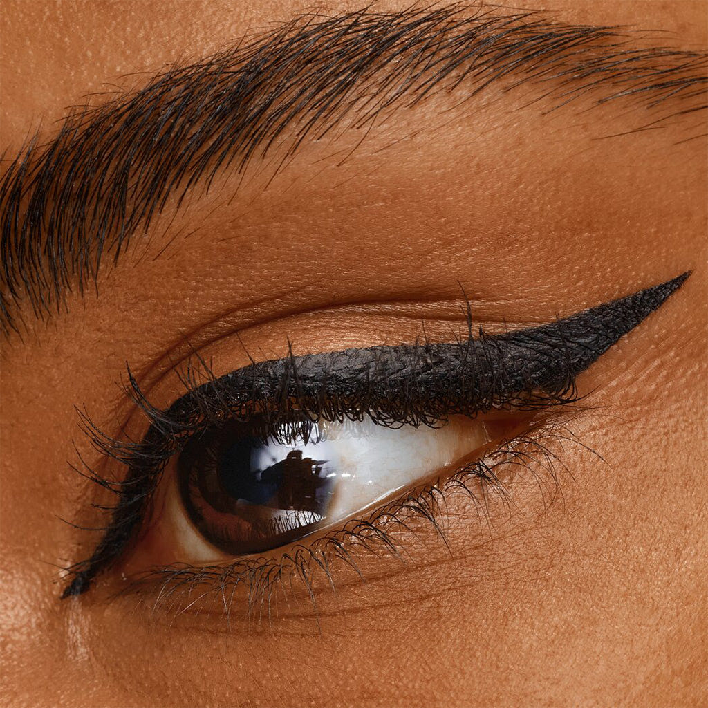 Catrice Cosmetics 24H Brush Liner 010 Ultra Black (3ml) - Model Shot 1 