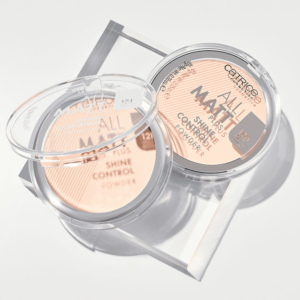 Catrice Cosmetics All Matt Plus Shine Control Powder 010 Transparent (10g) - Lifestyle Shot 3