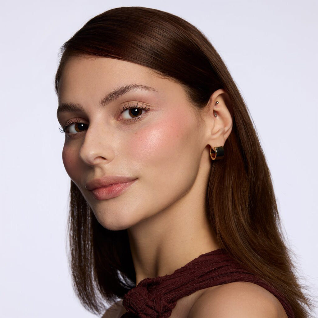 Catrice Cosmetics Blush Affair Cream & Powder Palette (6g) - Model Shot 6 [010 Stunning Strawberry]