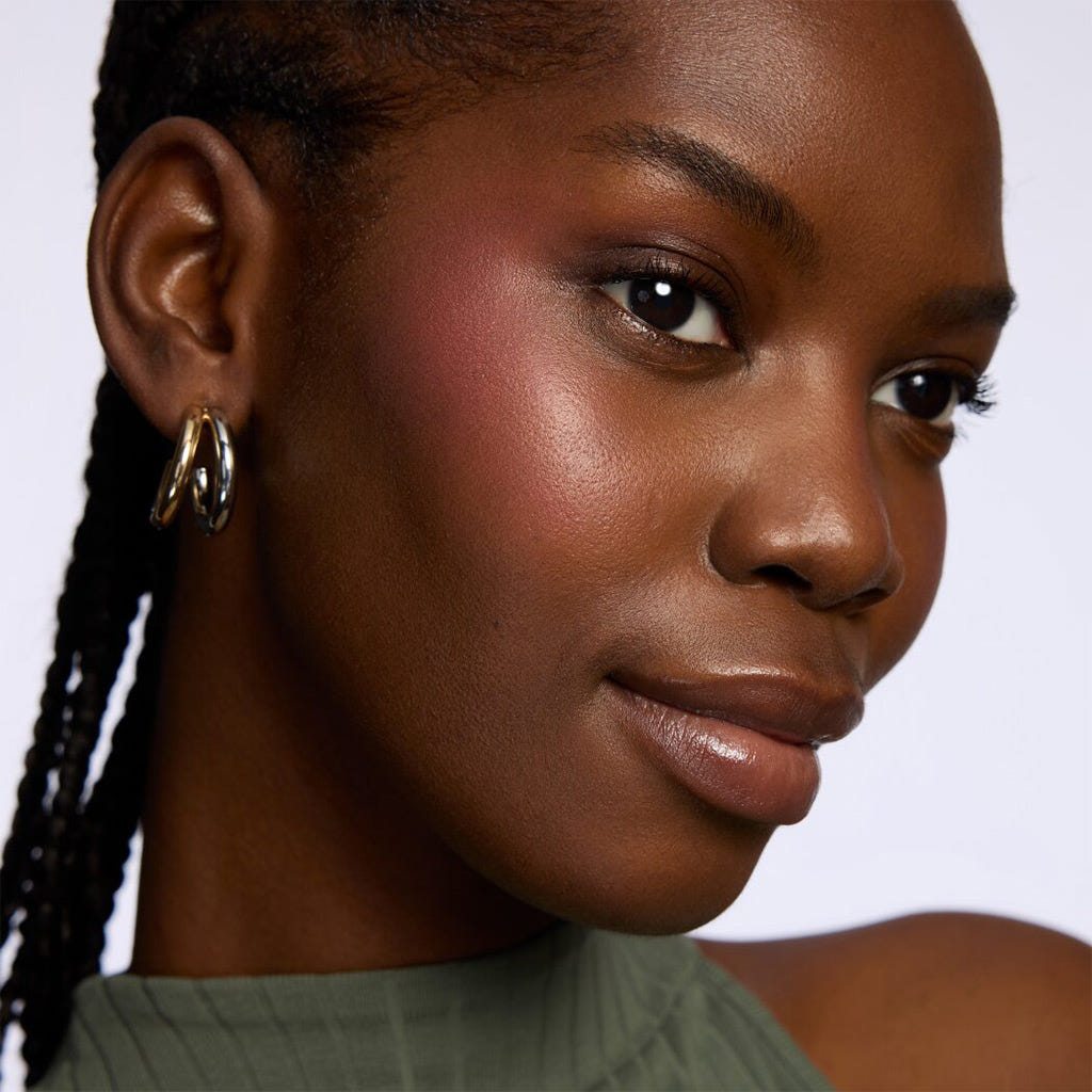 Catrice Cosmetics Blush Affair Cream & Powder Palette (6g) - Model Shot 8 [010 Stunning Strawberry]