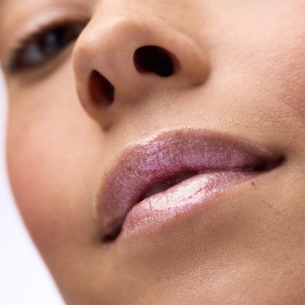 Catrice Cosmetics Diamond Glaze Lip Gloss (3ml) - Model Shot 3 [010 Bubbles 'N' Troubles]