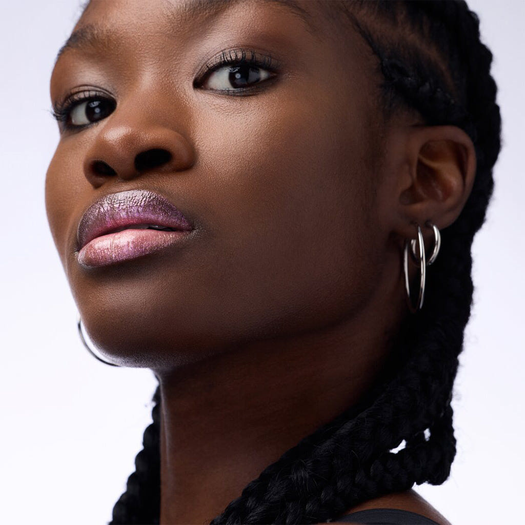 Catrice Cosmetics Diamond Glaze Lip Gloss (3ml) - Model Shot 4 [010 Bubbles 'N' Troubles]