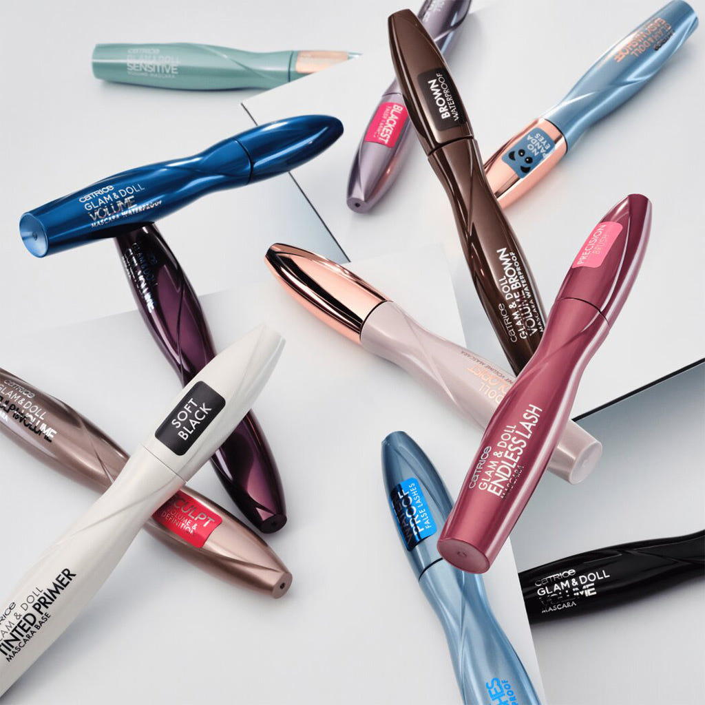 Catrice Cosmetics Glam & Doll Easy Wash Off Power Hold Volume Mascara (9ml) - Lifestyle Shot 2