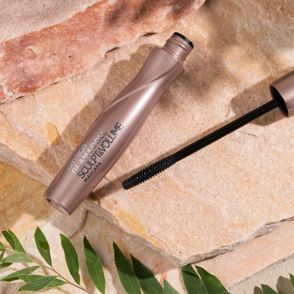 Catrice Cosmetics Glam & Doll Sculpt & Volume Mascara (9.5ml) - Lifestyle Shot 1