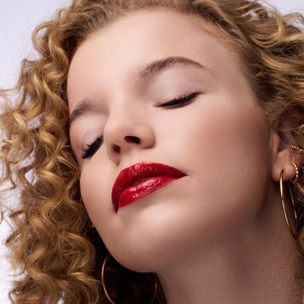 Catrice Cosmetics Glass Like Dewy Lip Tint (3ml) - Model Shot 4 [050 Regrets? Always!]