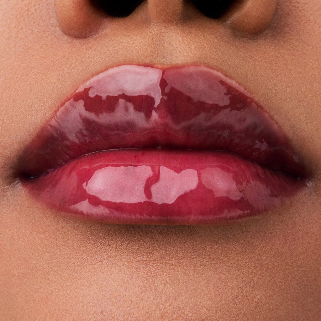 Catrice Cosmetics Glossin' Glow Tinted Lip Oil (4ml) - Model Shot 2 [010 Keep It Juicy]