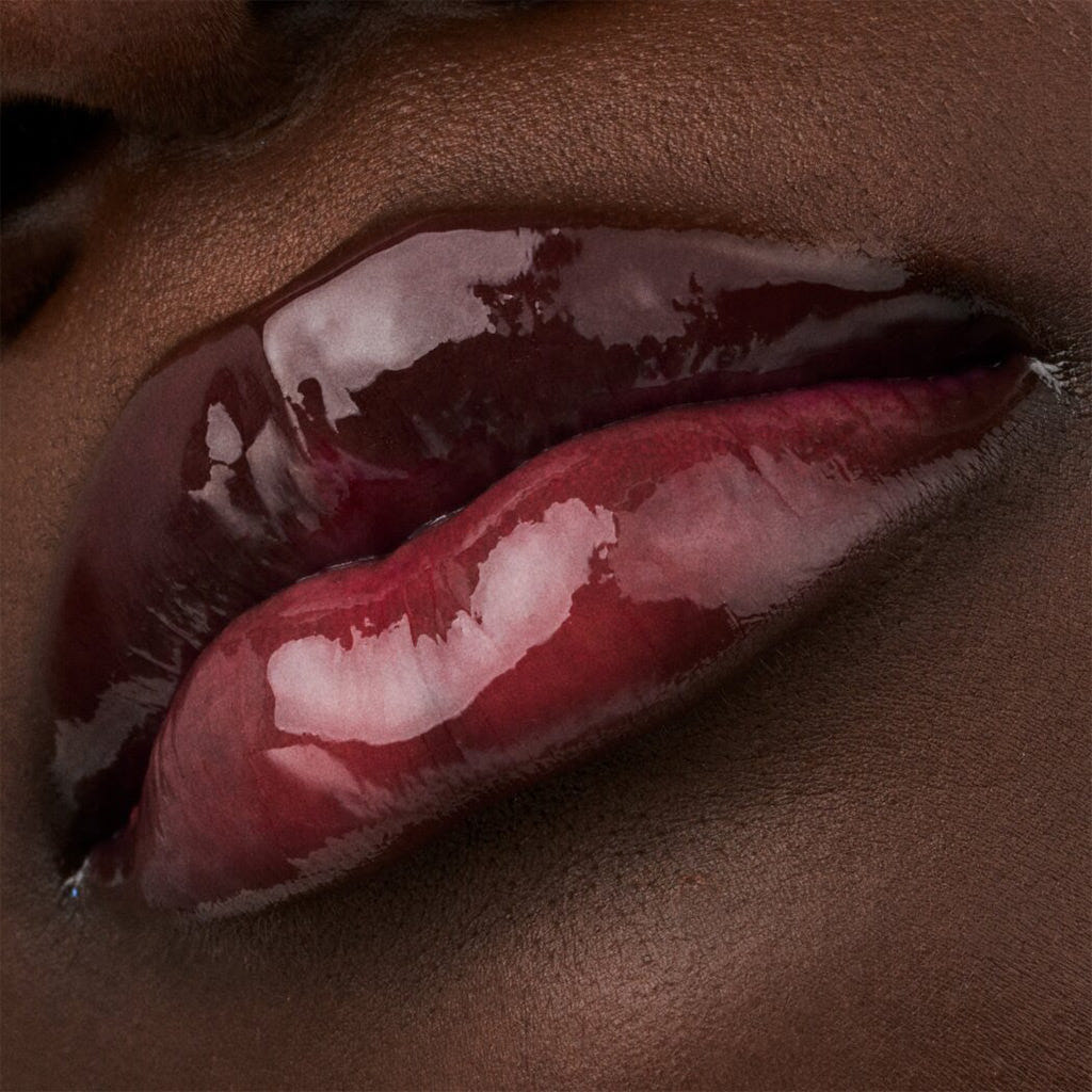Catrice Cosmetics Glossin' Glow Tinted Lip Oil (4ml) - Model Shot 5 [010 Keep It Juicy] 