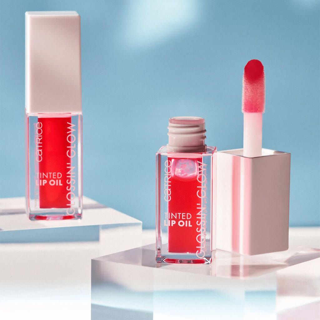 Catrice Cosmetics Glossin' Glow Tinted Lip Oil (4ml) - Lifestyle Shot [020 Drama Mama]