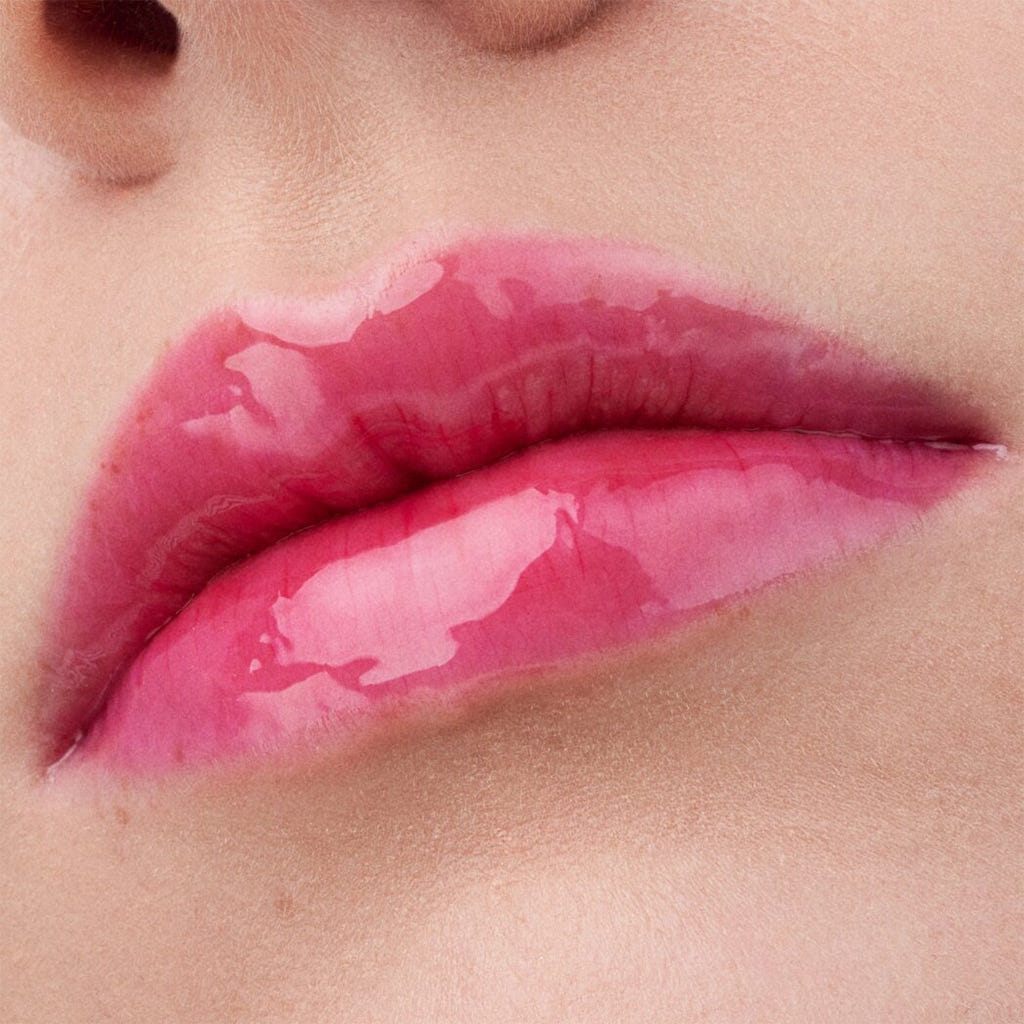 Catrice Cosmetics Glossin' Glow Tinted Lip Oil (4ml) - Model Shot 2 [020 Drama Mama]