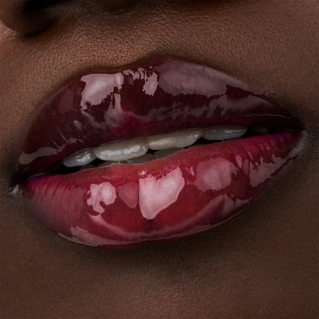 Catrice Cosmetics Glossin' Glow Tinted Lip Oil (4ml) - Model Shot 3 [020 Drama Mama]