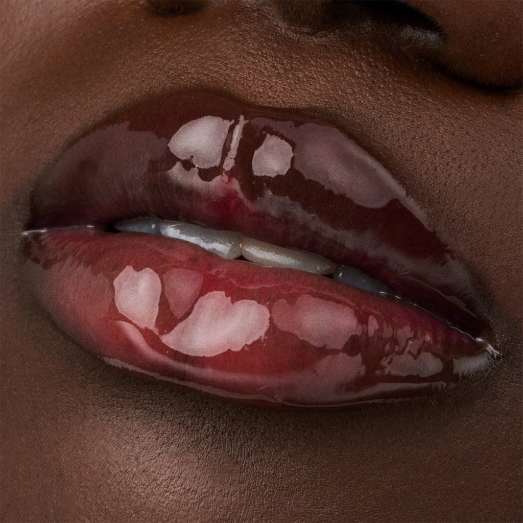 Catrice Cosmetics Glossin' Glow Tinted Lip Oil (4ml) - Model Shot 2 [030 Glow For The Show]