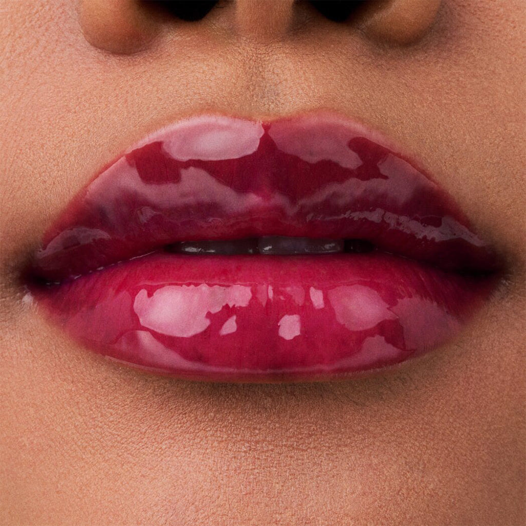 Catrice Cosmetics Glossin' Glow Tinted Lip Oil (4ml) - Model Shot 1 [040 Glossip Girl]