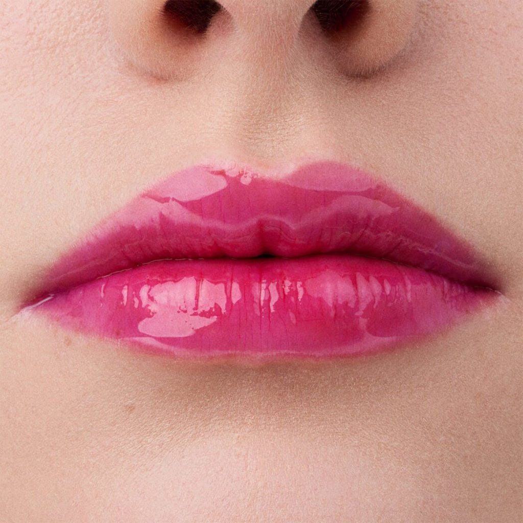 Catrice Cosmetics Glossin' Glow Tinted Lip Oil (4ml) - Model Shot 2 [040 Glossip Girl]