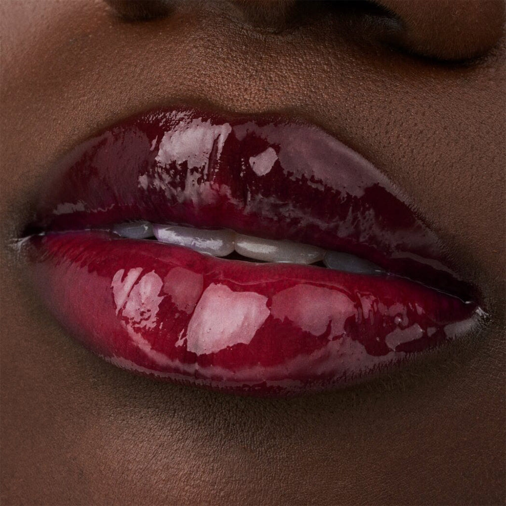 Catrice Cosmetics Glossin' Glow Tinted Lip Oil (4ml) - Model Shot 3 [040 Glossip Girl]