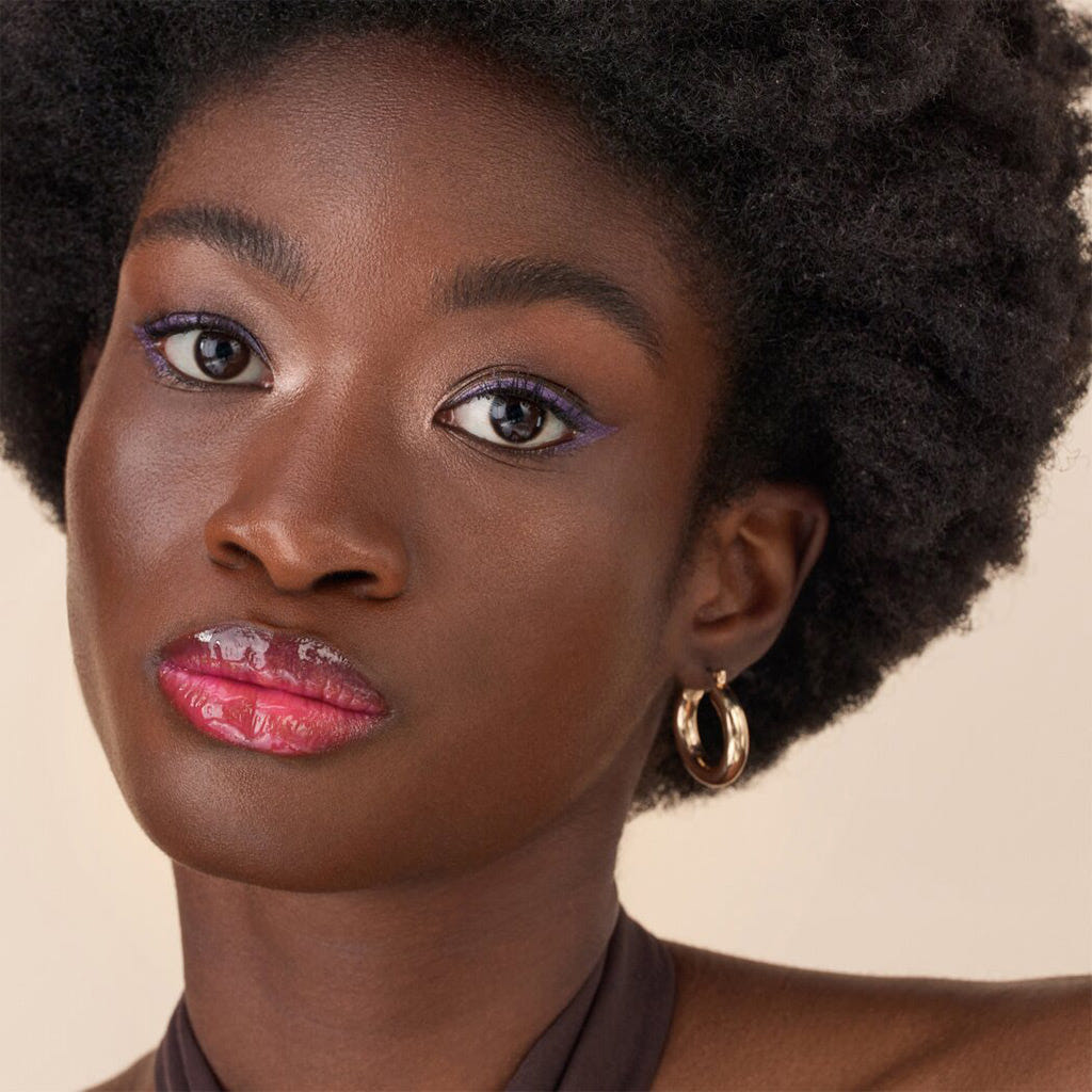 Catrice Cosmetics Glossin' Glow Tinted Lip Oil (4ml) - Model Shot 6 [040 Glossip Girl]