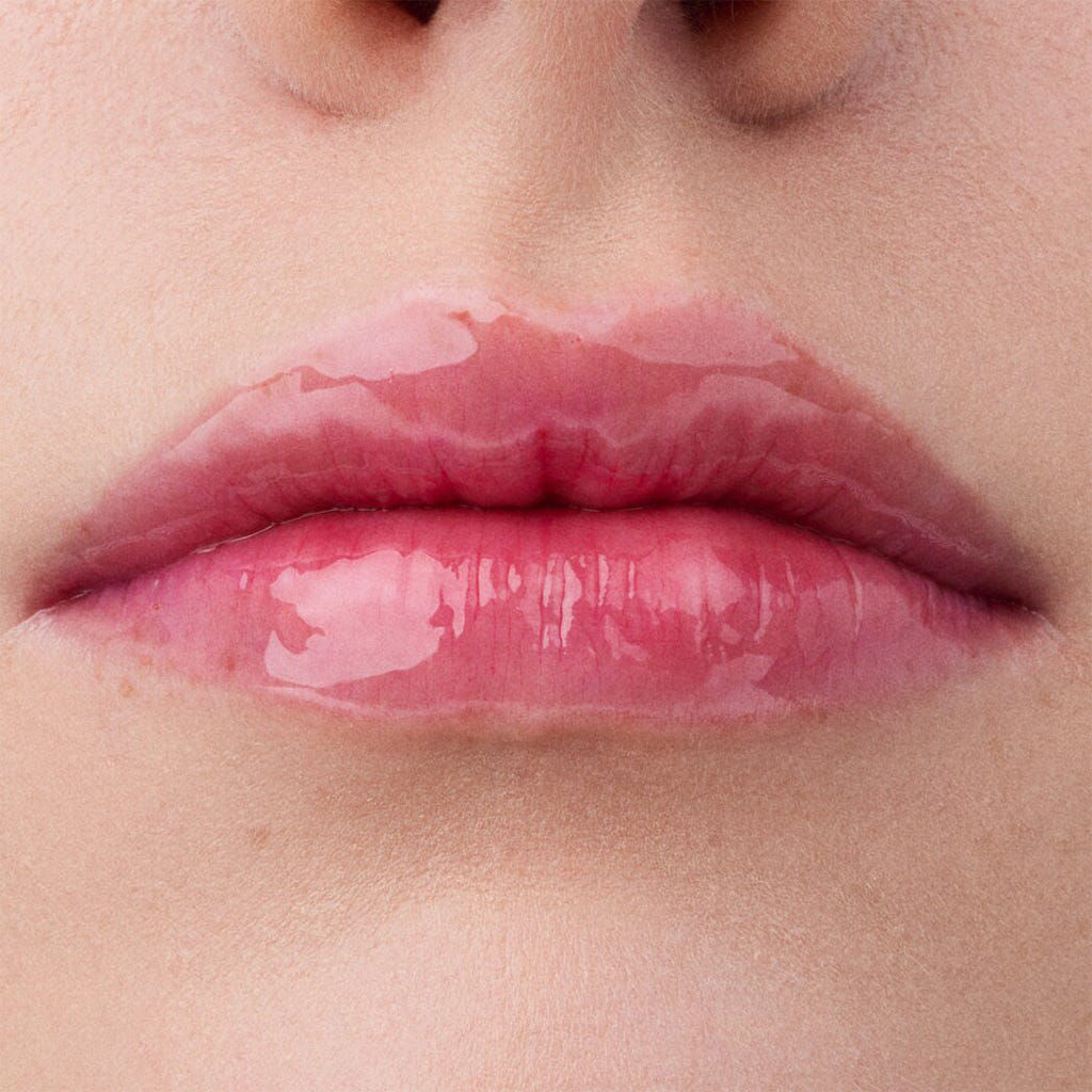 Catrice Cosmetics Glossin' Glow Tinted Lip Oil (4ml) - Model Shot 1 [050 Spill The Tea]