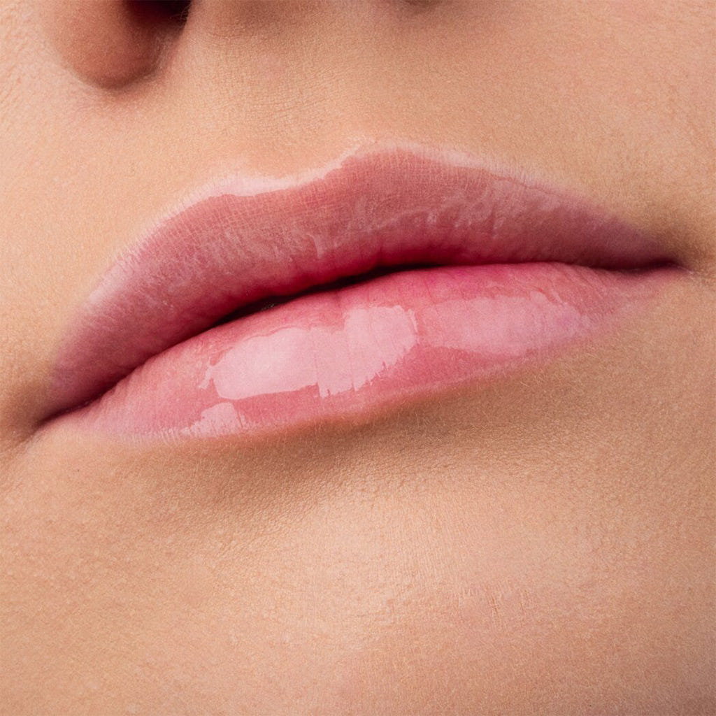 Catrice Cosmetics Glossin' Glow Tinted Lip Oil (4ml) - Model Shot 2 [050 Spill The Tea]