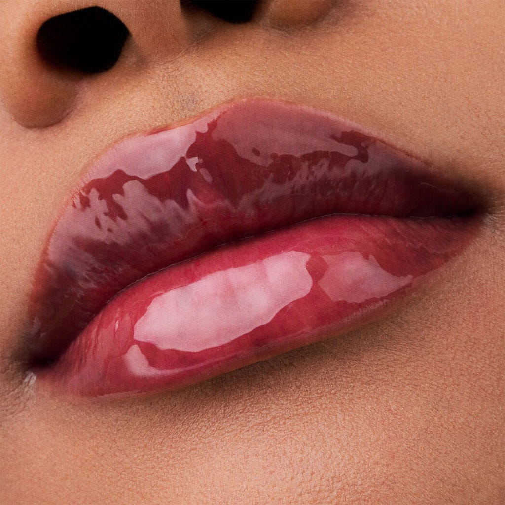 Catrice Cosmetics Glossin' Glow Tinted Lip Oil (4ml) - Model Shot 3 [050 Spill The Tea]