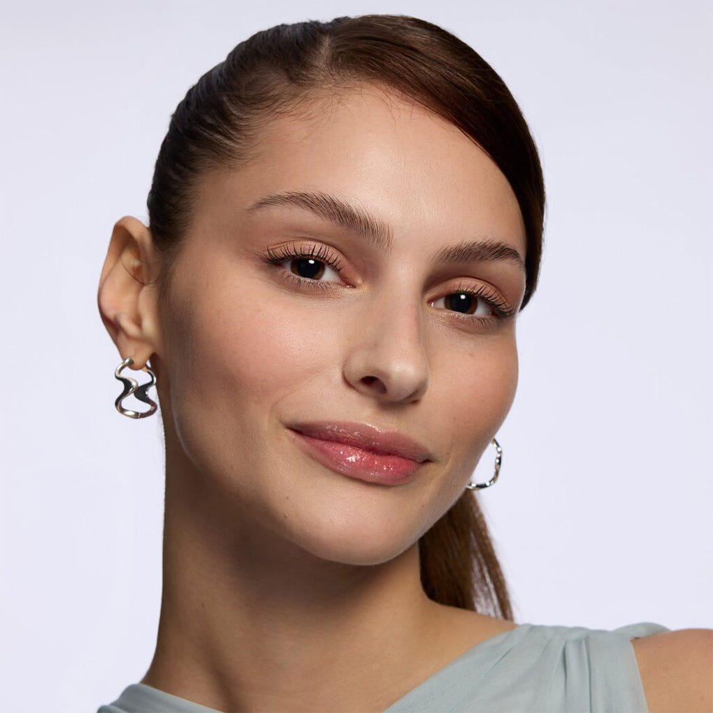 Catrice Cosmetics Glossin' Glow Tinted Lip Oil (4ml) - Model Shot 7 [060 Party Crasher]