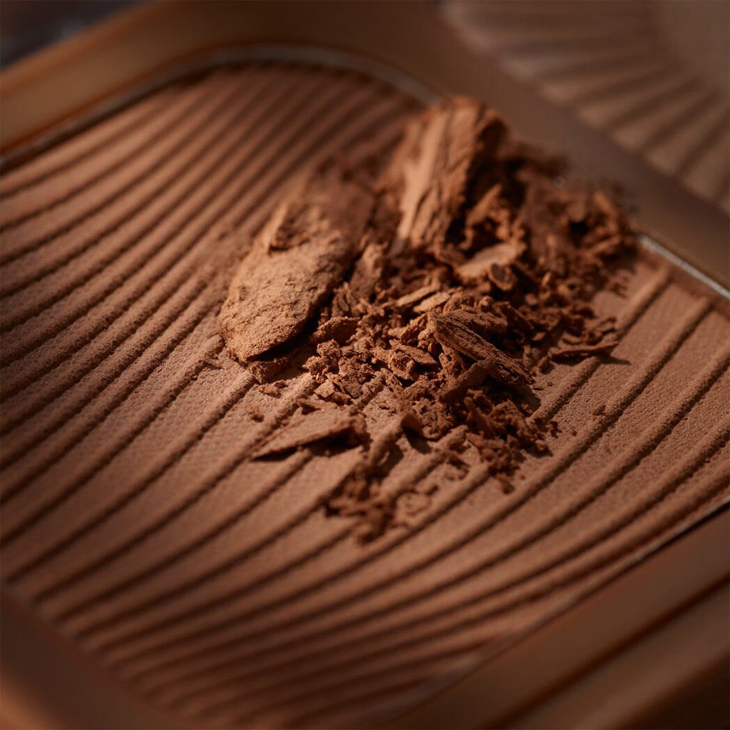 Catrice Cosmetics Holiday Skin Bronze & Glow Palette (5.5g) - Lifestyle Shot 7