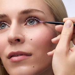 Catrice Cosmetics Magic Perfectors Eyeliner Brush (Model Shot 2)