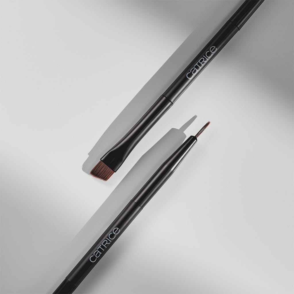 Catrice Cosmetics Magic Perfectors Eyeliner Brush (Lifestyle Shot 1)