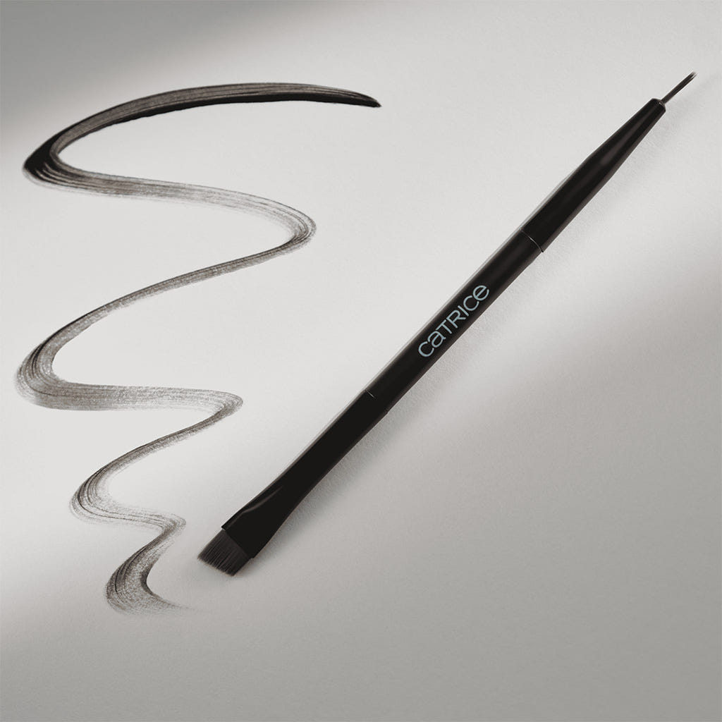Catrice Cosmetics Magic Perfectors Eyeliner Brush (Lifestyle Shot 3)