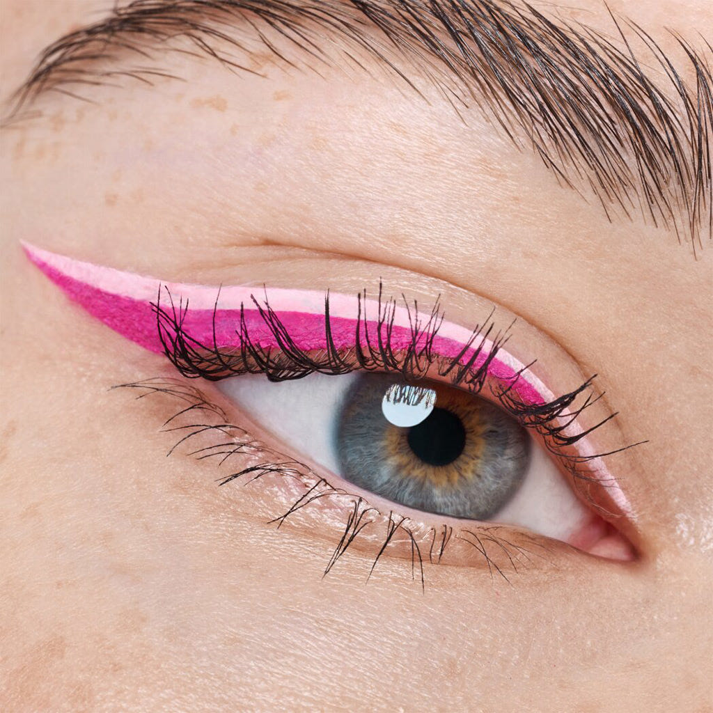 Catrice Cosmetics Matte Liner Water-Activated Eyeliner (8.5g) - Model Shot 2