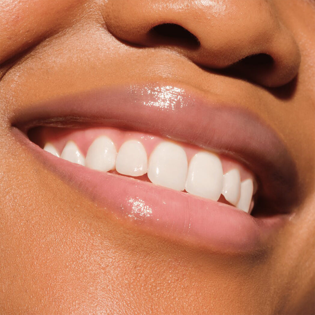 Catrice Cosmetics Melt & Plump Juicy Lip Plumper (1.8g) - Model Shot 3 [010 More Amore]